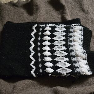 Black and White Knit Scarf